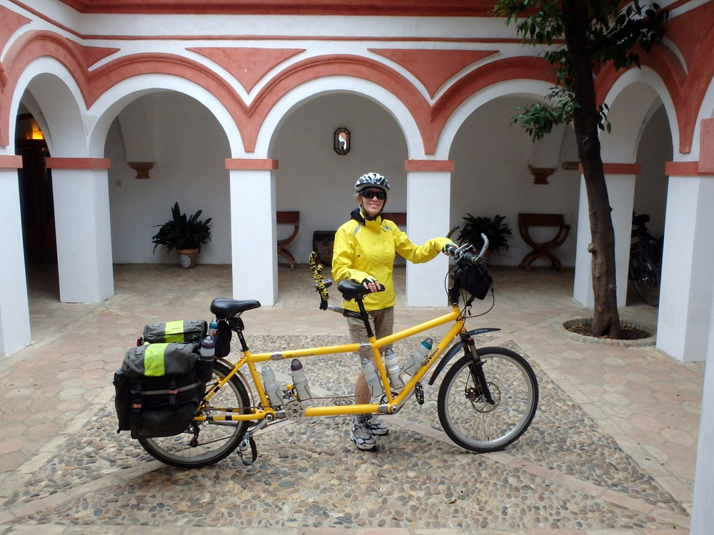Terry Struck and the Bee (da Vinci Tandem) in the courtyard of Mission San Francisco de Asis.